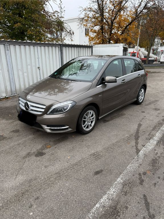 Bild des Angebotes Mercedes-Benz B 200 BlueEFFICIENCY - TÜV NEU, BREMESEN NEU