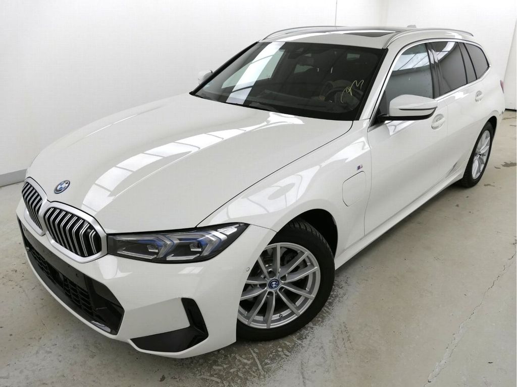 Bild des Angebotes BMW 330e Touring M Sport Pano HeadUp ACC Sound Kam
