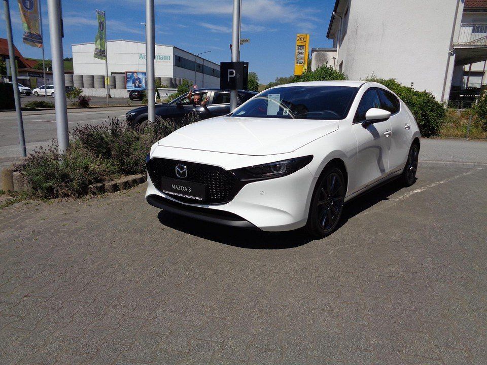 Mazda 3 2.5L e-SKYACTIV G 140ps 6MT FWD Centre-Line DE