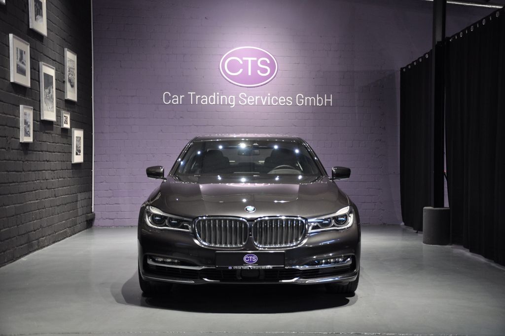 Bild des Angebotes BMW 750 i xDrive/2 HAND/DISPLAY KEY/HARMAN KARDON
