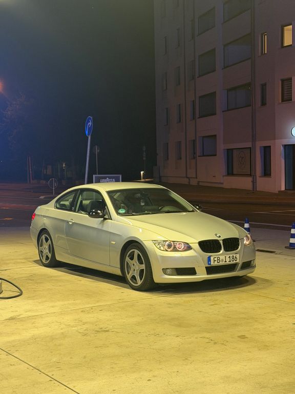 Bild des Angebotes BMW 320i Coupé -