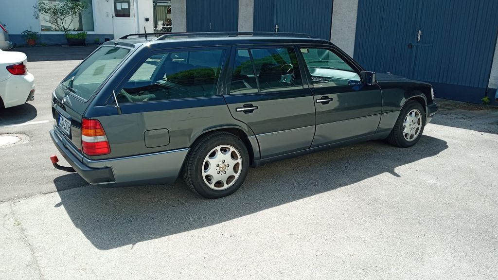 Bild des Angebotes Mercedes-Benz E 230 Oldtimer guter Zustand, Erstlack TÜV NEU