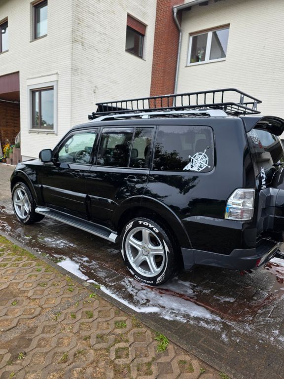 Bild des Angebotes Mitsubishi Pajero 3,8 V6 MIVEC 4WD Instyle Automatik In...
