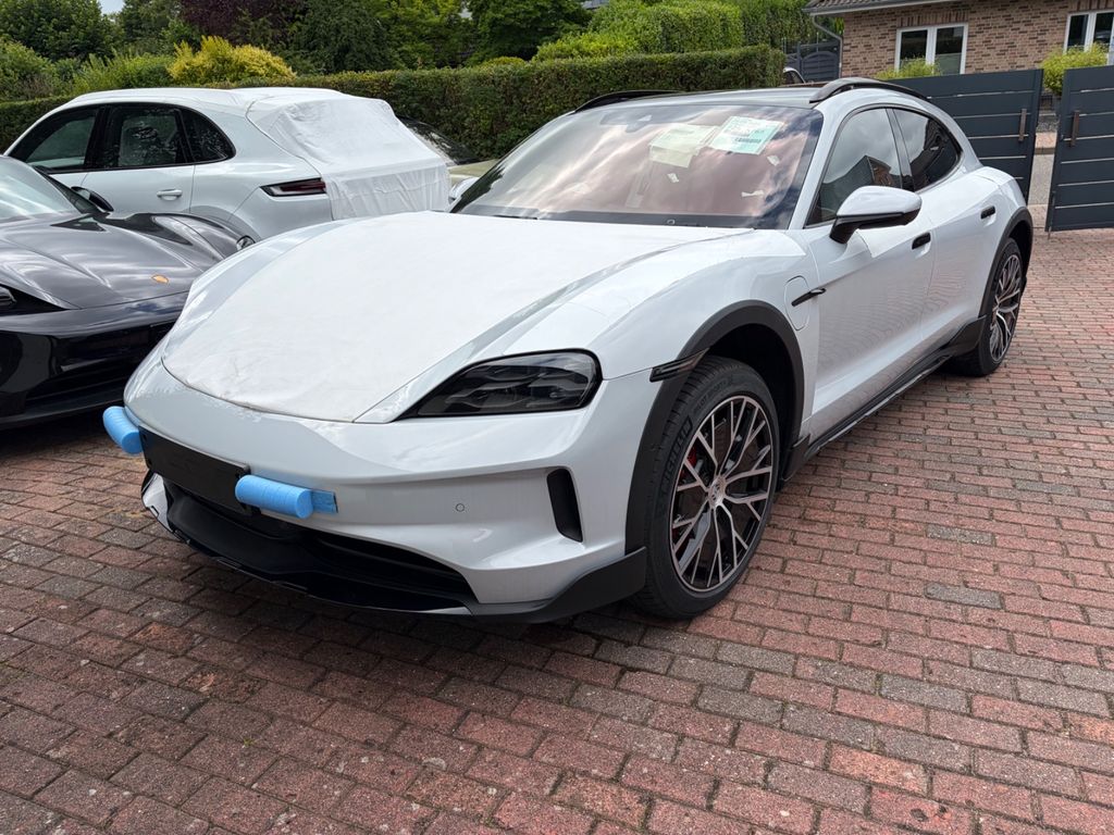 Porsche Taycan RHD Cross Turismo 4 S