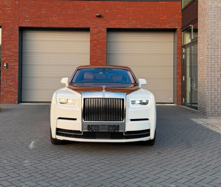 Rolls-Royce Phantom Bespoke Two Tone Future Line