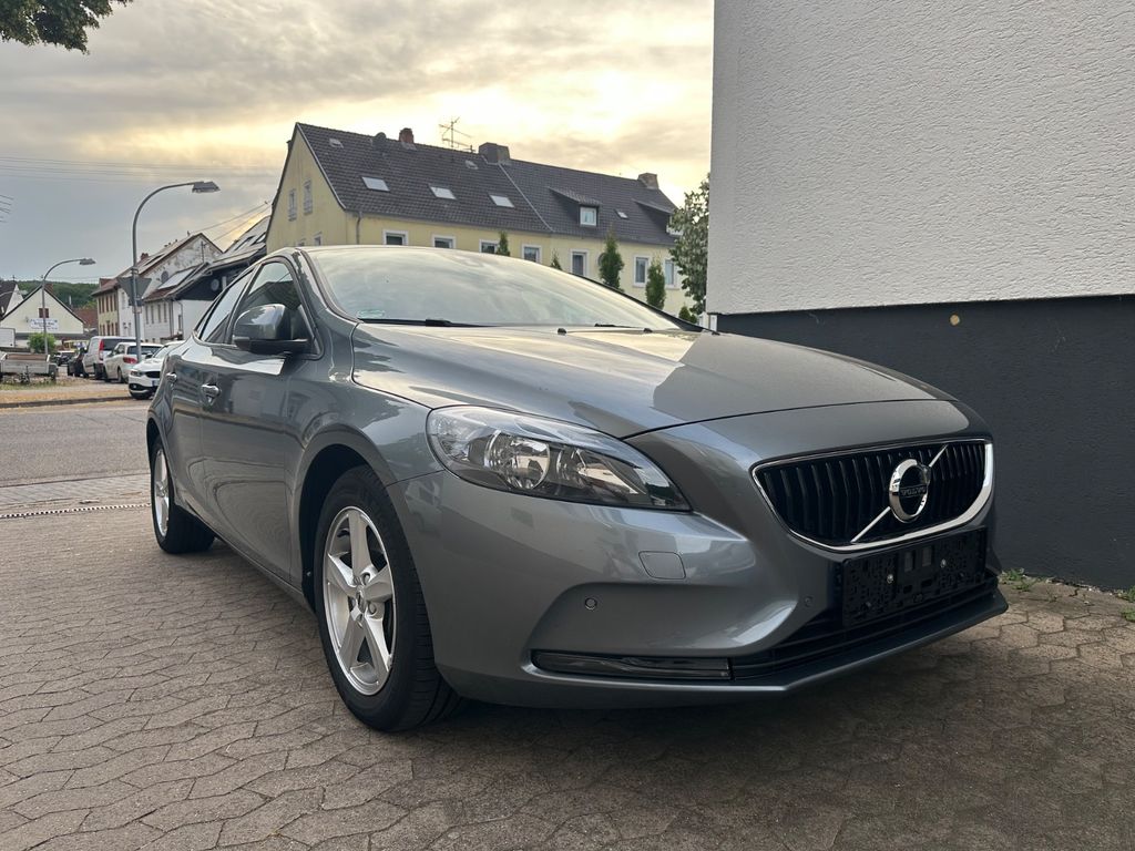 Bild des Angebotes Volvo V40 KINETIC AUT NAVI + SHZ + PDC + TEMP