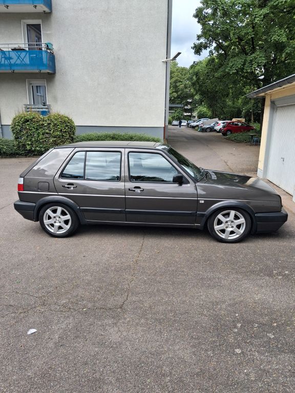 Volkswagen Golf 2