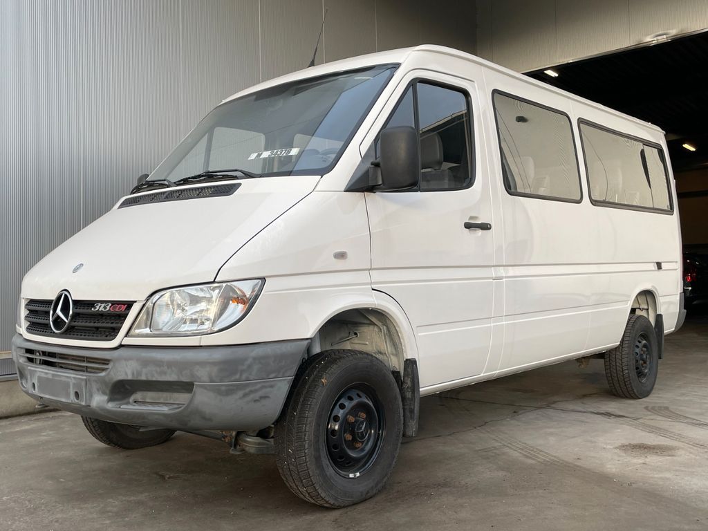 Bild des Angebotes Mercedes-Benz Sprinter 313 CDI 4x4 11-Sitzer 130 PS