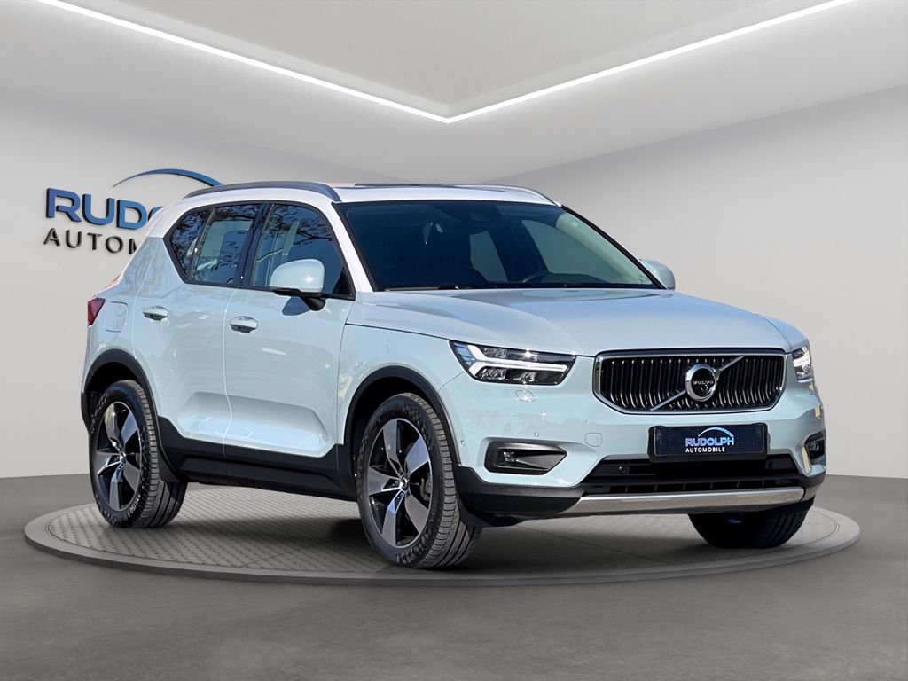 Bild des Angebotes Volvo XC40 2,0 AUTOM AWD PANO STANDHEIZ LEDER GARANTIE
