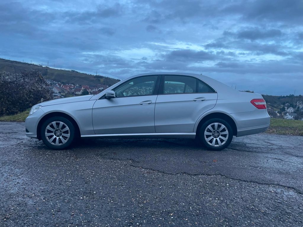 Bild des Angebotes Mercedes-Benz E 220 CDI BlueEFFICIENCY Standard