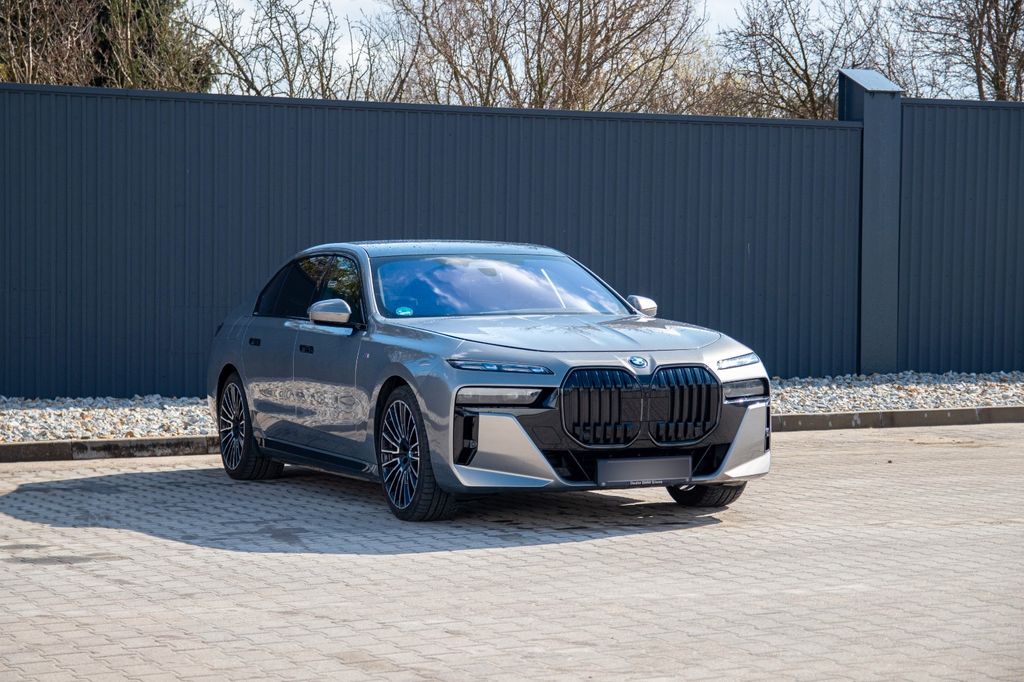 Bild des Angebotes BMW 750 7 750 e xDrive M Sport