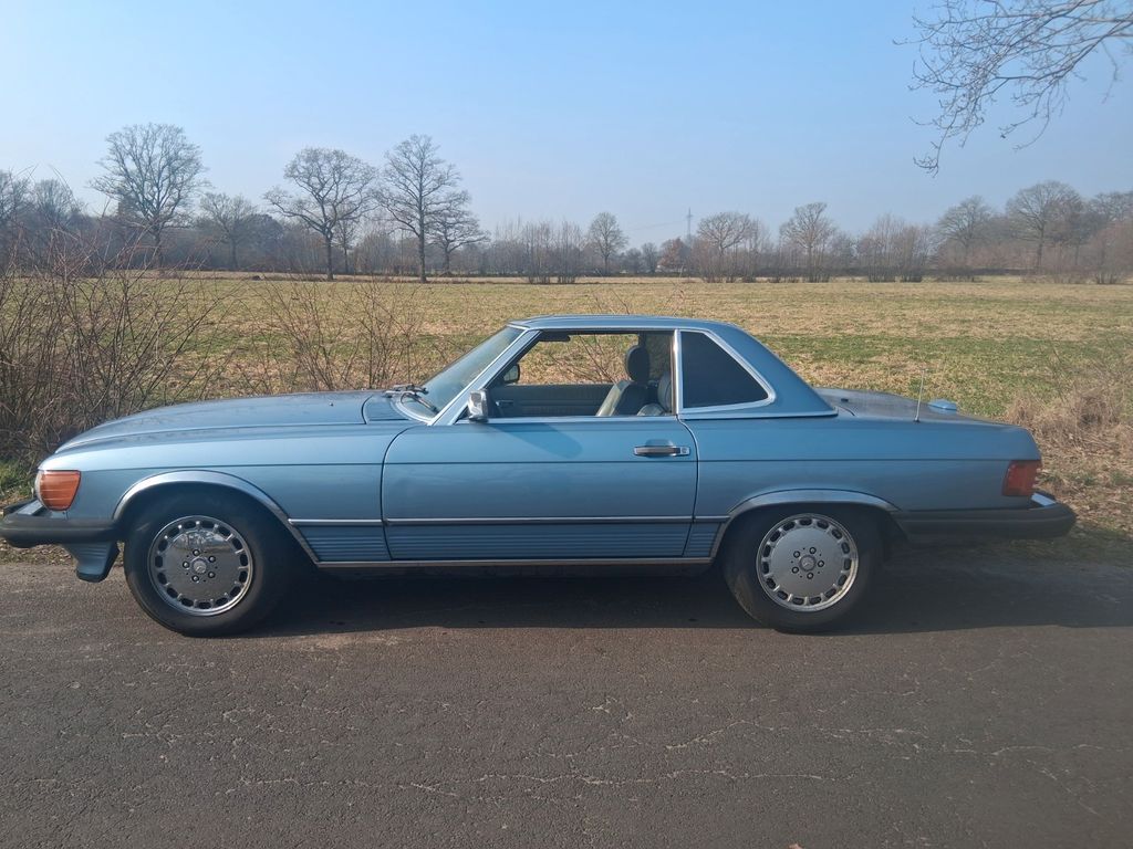 Mercedes-Benz SL 560