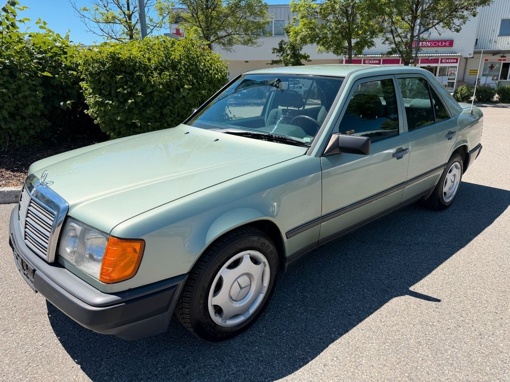 Bild des Angebotes Mercedes-Benz 230 E,  H KENNZEICHEN, TÜV NEU!!!!