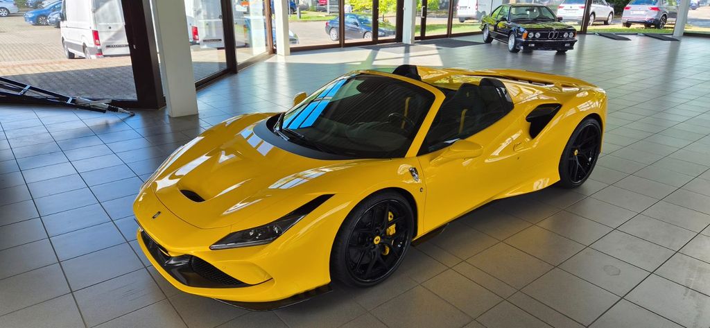Bild des Angebotes Ferrari F8 SPIDER CARBON NOVITEC DEUTSCH 4TKM