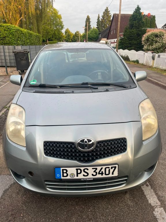 Bild des Angebotes Toyota Yaris 1,3-l-VVT-i Sol Sol