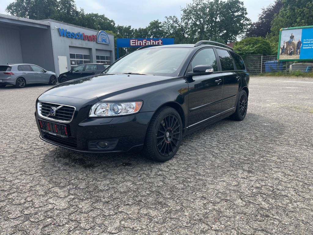Bild des Angebotes Volvo V50 Kombi 2.0 D Momentum