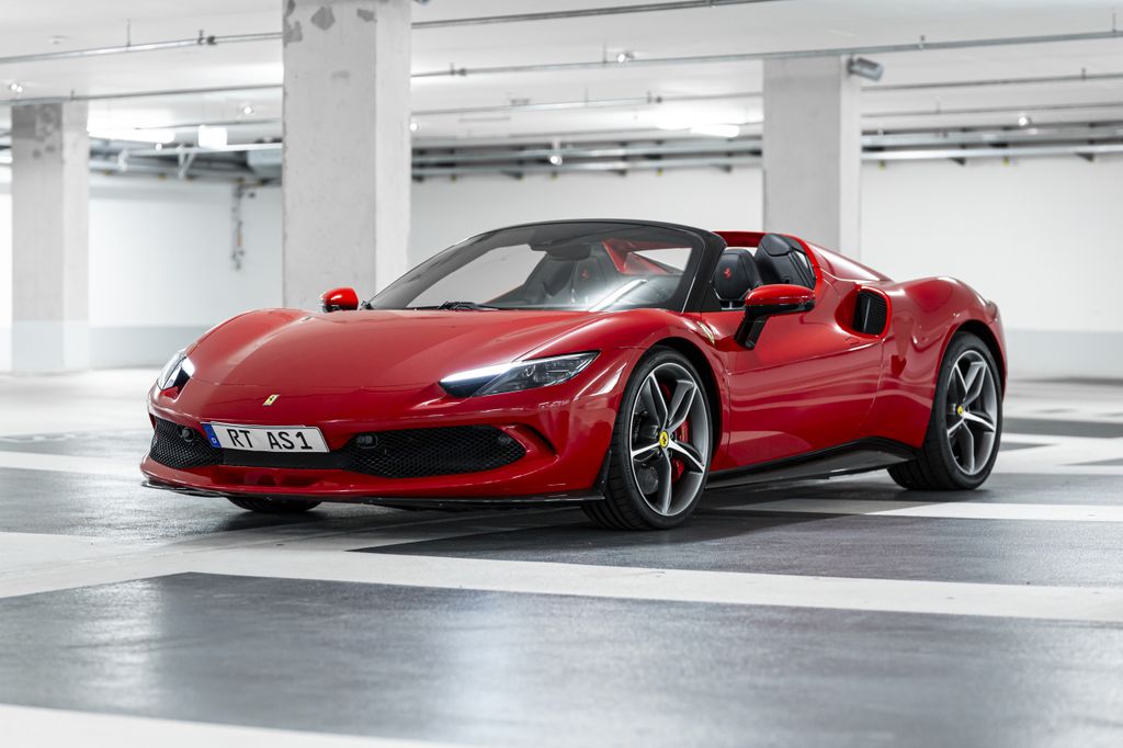 Bild des Angebotes Ferrari 296 GTS 6xCarbon|TwoTone|Lift|JBL|NeckW|VentilS|