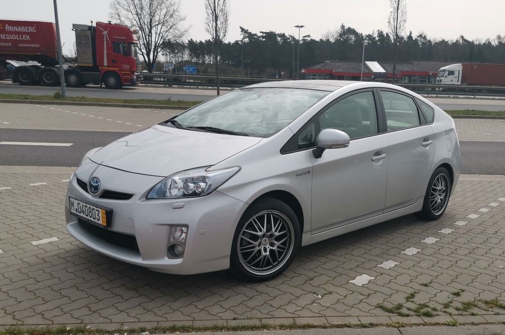 Toyota Prius III Executive Solar/LED/Cam/SHZ/Nav