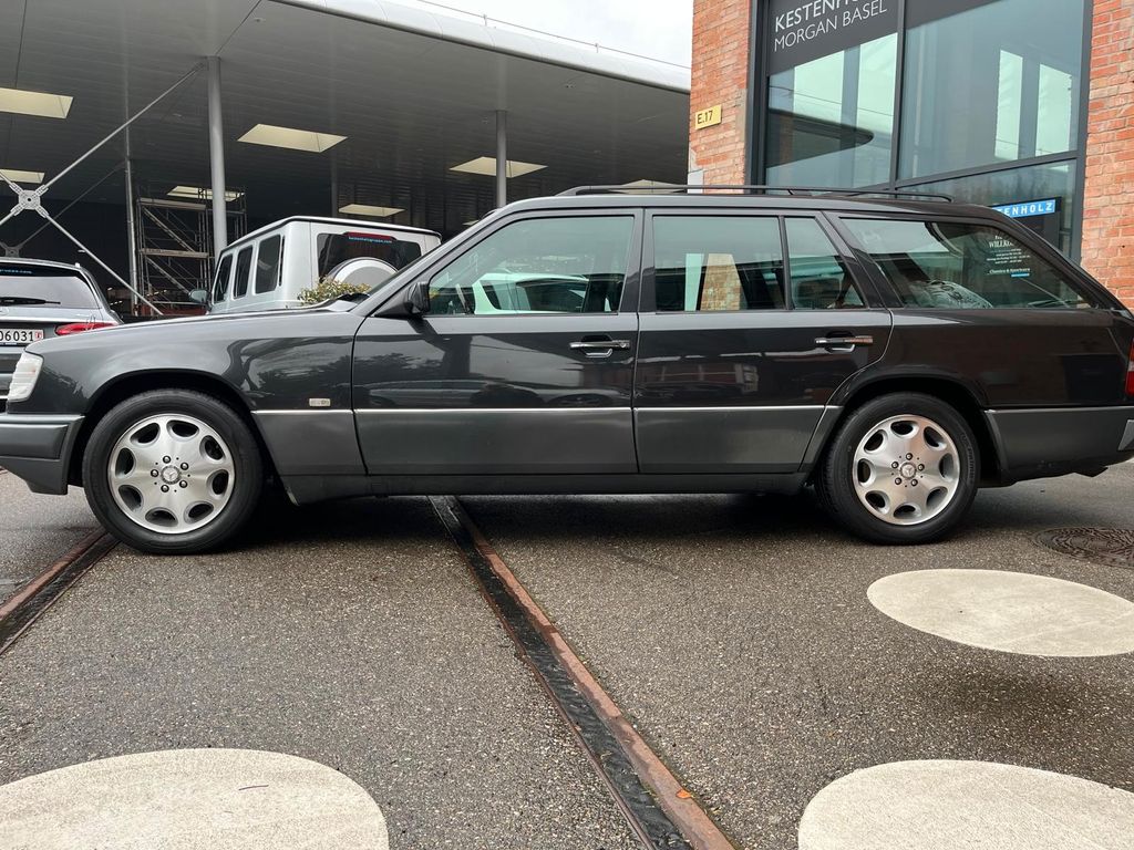 Mercedes-Benz E 320 W/S 124. Top ausgestattet. Standort Zürich