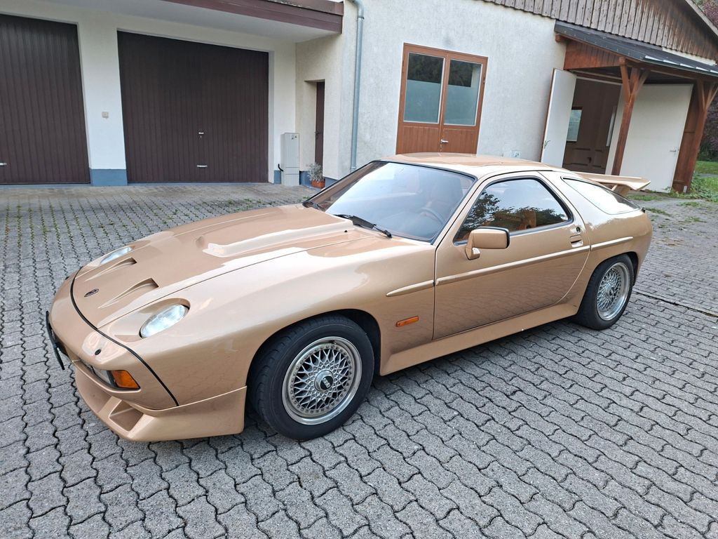 Porsche 928