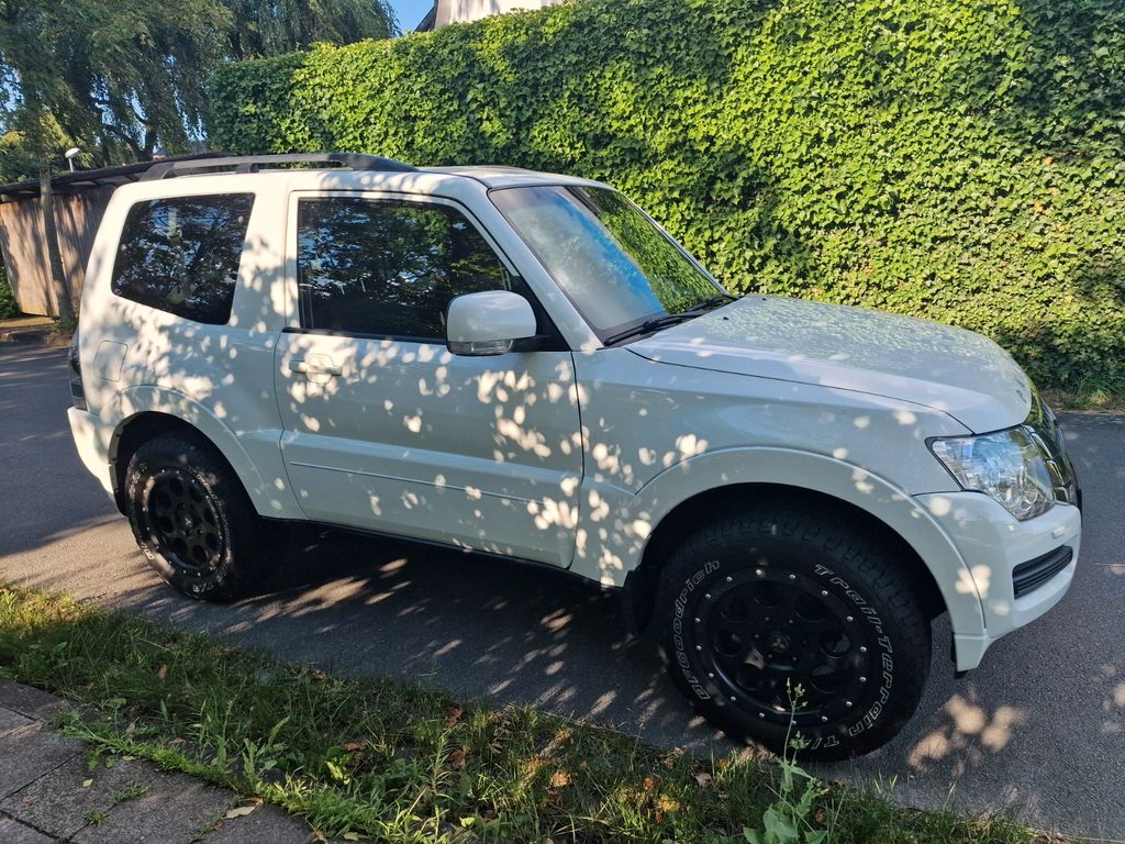 Bild des Angebotes Mitsubishi Pajero 3,2 DI-D 4WD Final Edition Automatik ...