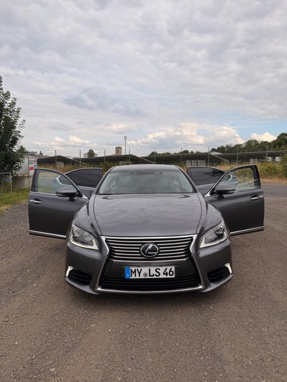 Lexus LS 460 AWD Luxury Line