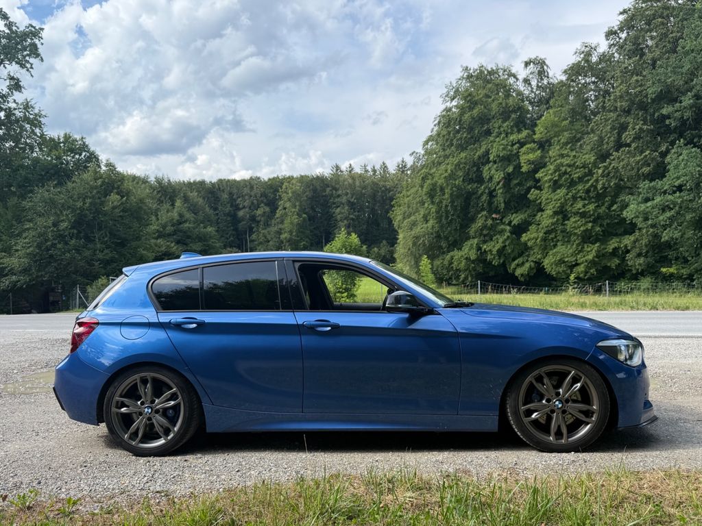 Bild des Angebotes BMW M135i xDrive / M-Performance / Navi Pro / Xenon