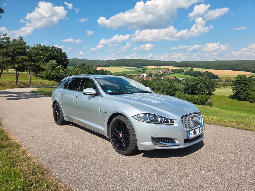 Bild des Angebotes Jaguar XF 3.0 L V6 Diesel Sportbrake - Apple / Android