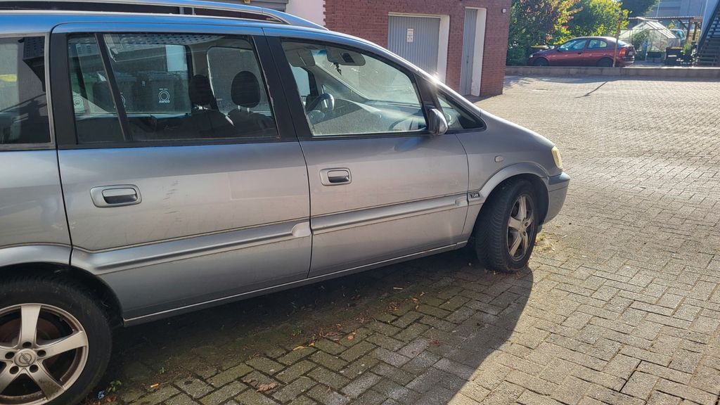 Opel Zafira 1.6 -