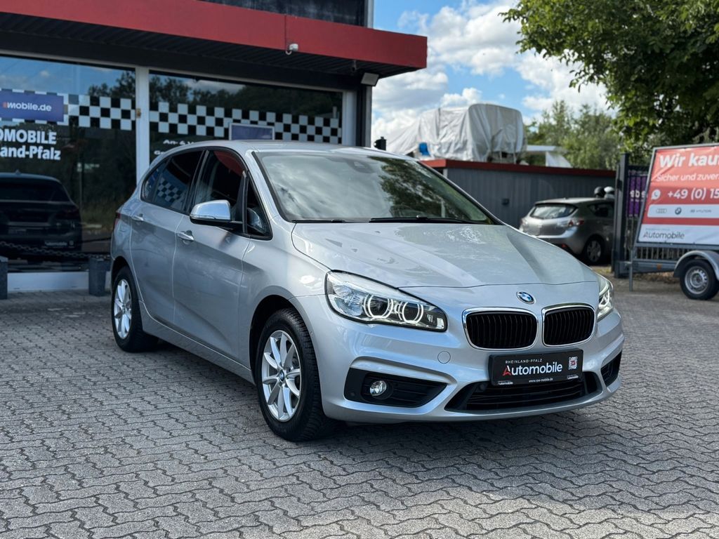 Bild des Angebotes BMW 220i Advantage/2.HAND/AUTOMATIK/SCHECKHFT/AHK