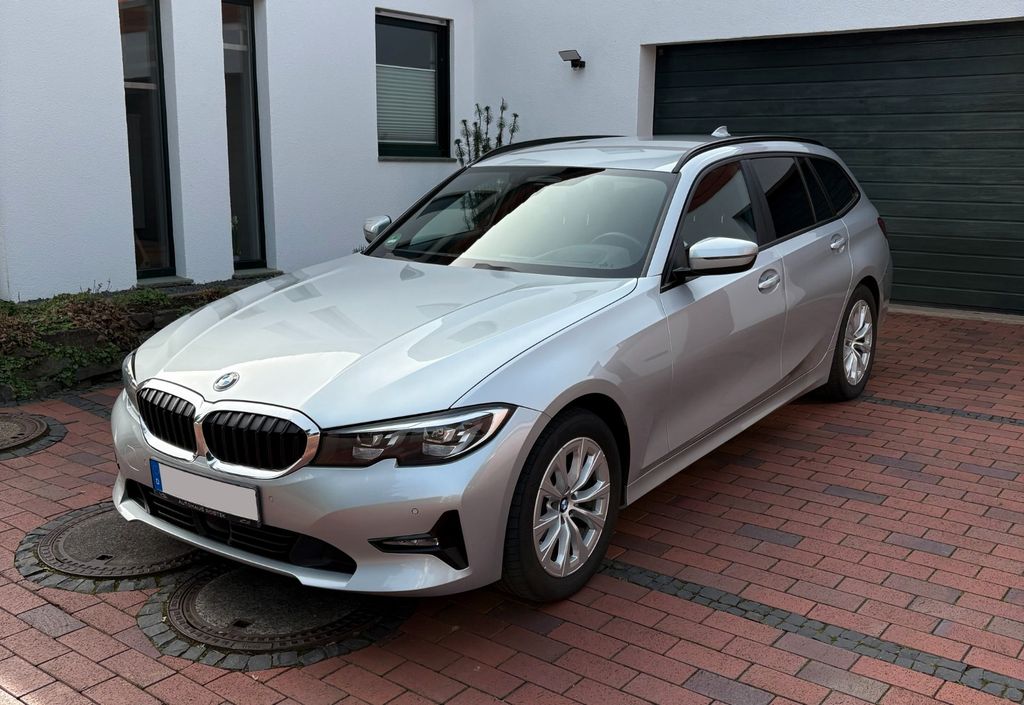 Bild des Angebotes BMW 318d Touring - HUD/Harman/Sportsitze/AHK/Amb.