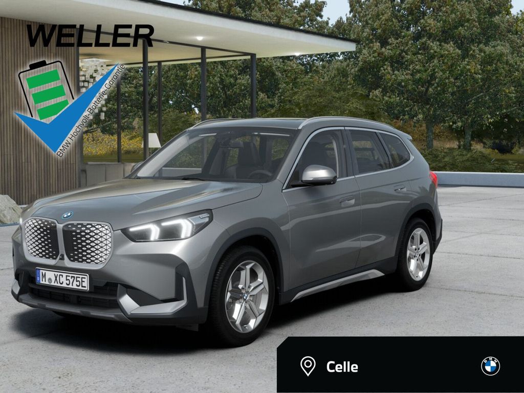 Bild des Angebotes BMW iX1 eDrive20 xLine Pano,AdpLED,RFK,ParkA,DriveA