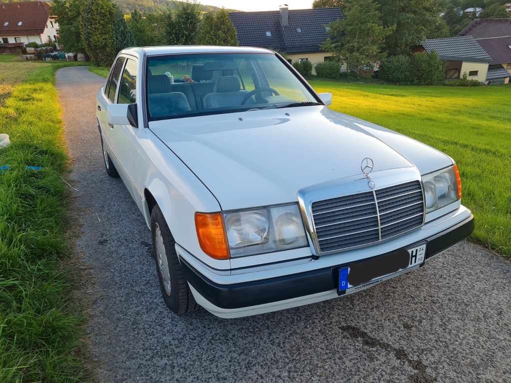 Bild des Angebotes Mercedes-Benz 230 E, W124, H-Kennzeichen, Gutachten 1-