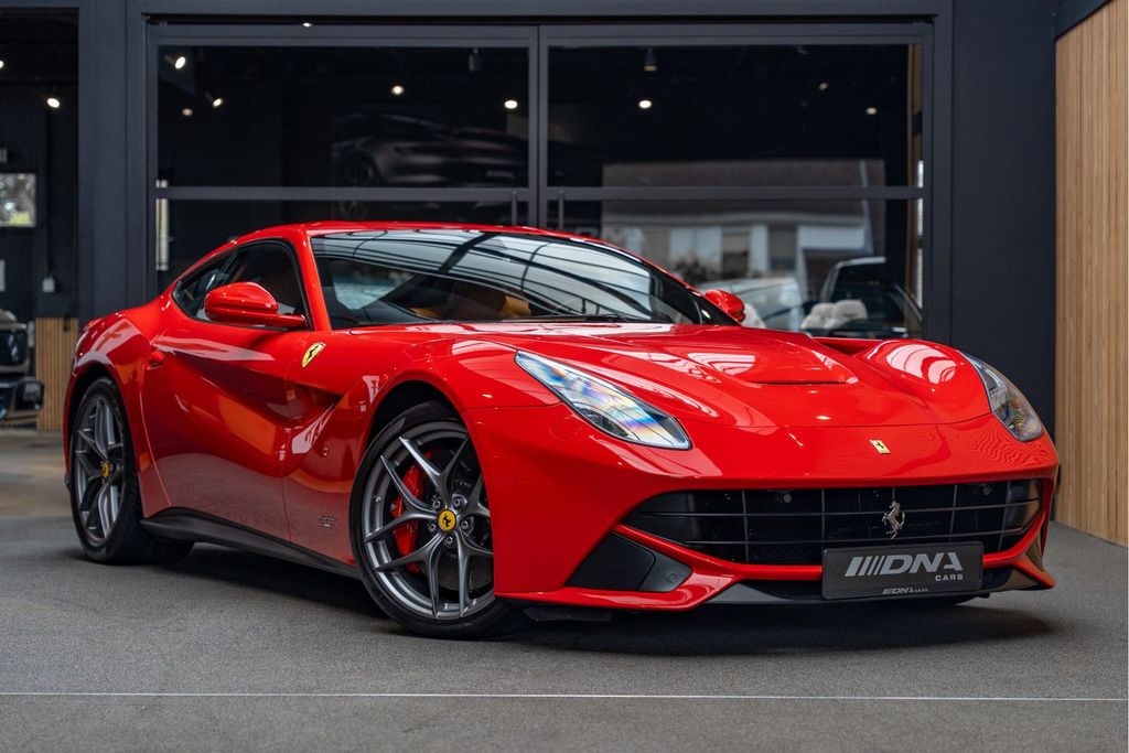 Ferrari F12 Berlinetta Carbon Lift Rosso Corsa kamera 6.