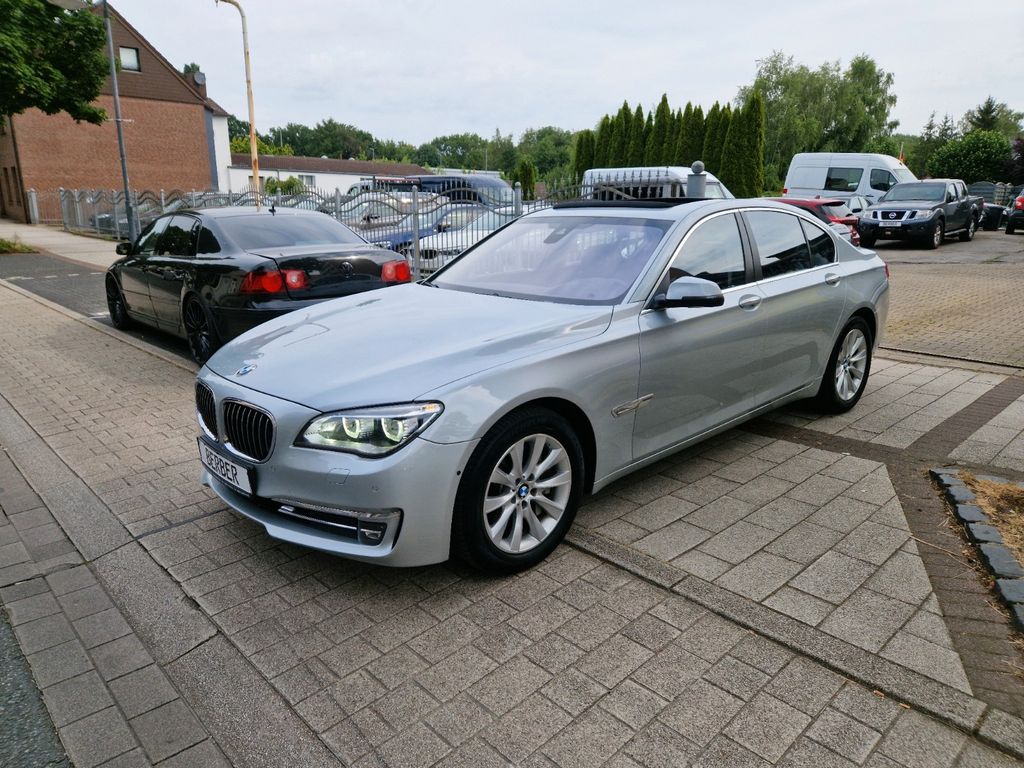 Bild des Angebotes BMW 750d xDrive LCI*2.HAND*LED*HUD*360°*SOFT*AHK*ACC