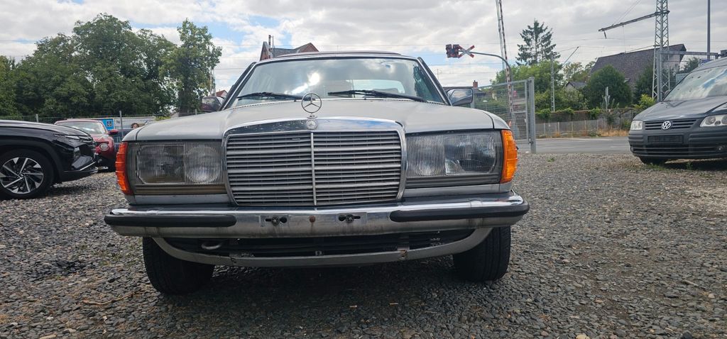 Bild des Angebotes Mercedes-Benz 230,  H-Kennzeichen, Fahrbereit