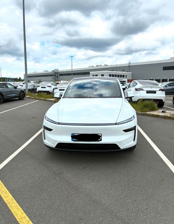 Tesla Model Y Premium Maximale Reichweite RWD - 2026
