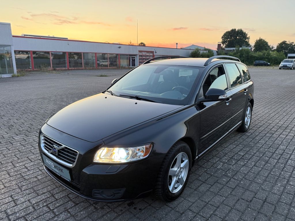 Bild des Angebotes Volvo V50 Kombi 1.6 D Drive Momentum*HU:01/2027*AHK