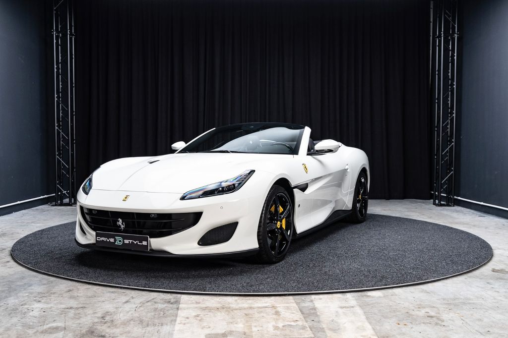 Bild des Angebotes Ferrari Portofino 3.9 T V8 DCT · 5.660 km · Carbon-Lenk