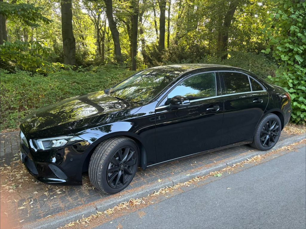 Bild des Angebotes Mercedes-Benz e DCT*PHEV*1.HAND*SCHECKHEFT*LED*MBUX*NAVI*AHK