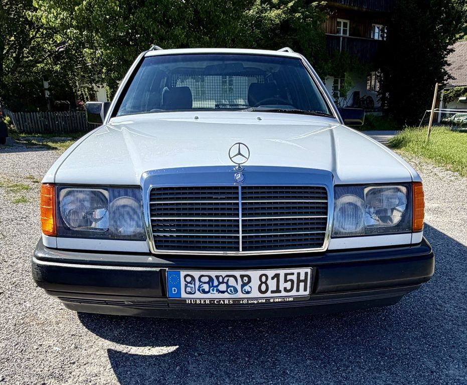 Mercedes-Benz 230