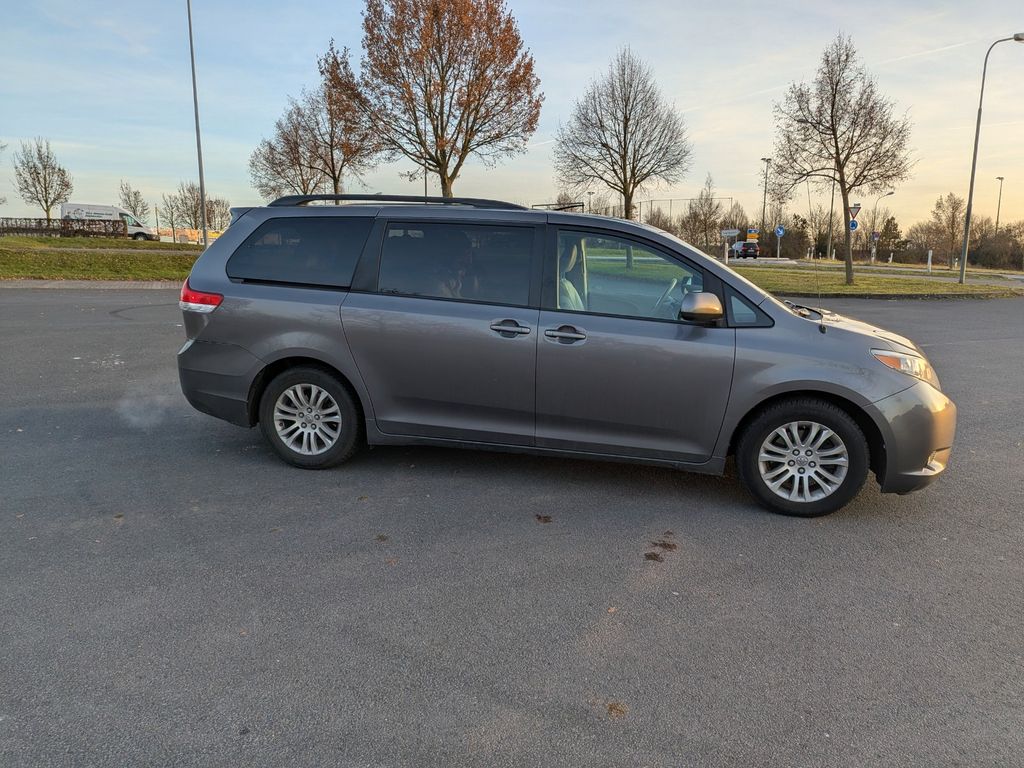 Bild des Angebotes Toyota Sienna XLE Familienauto 8 Sitze