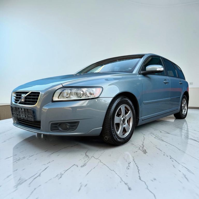 Bild des Angebotes Volvo V50 Kombi 1.6 D Momentum