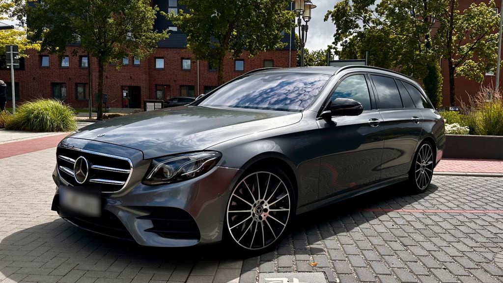 Bild des Angebotes Mercedes-Benz E 400 d 4MATIC T Autom. - Checkheft, Vollleder