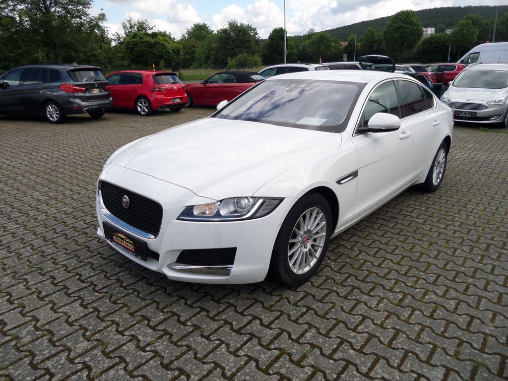 Bild des Angebotes Jaguar XF 2.0d Pure Autom+Navi+Standhzg+Cam+PDC+1.Hand