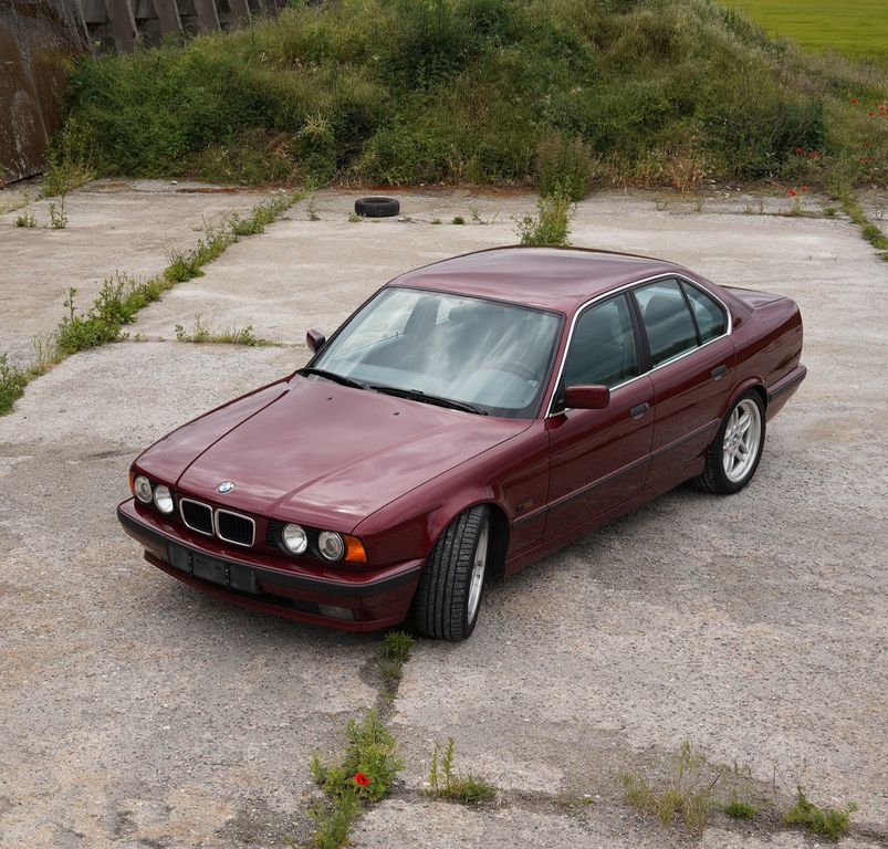 BMW E34 520 wenig Kilometer super Zustand.