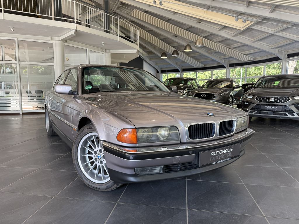 Bild des Angebotes BMW 728i 2. BESITZ / WARTUNGSHEFT / STANDHEIZUNG
