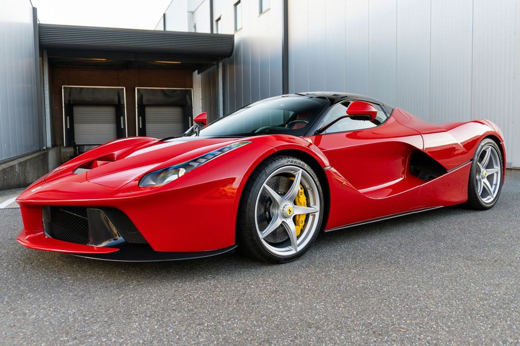 Ferrari LaFerrari - Rosso Corsa - 1 of 499 - Warranty 7/