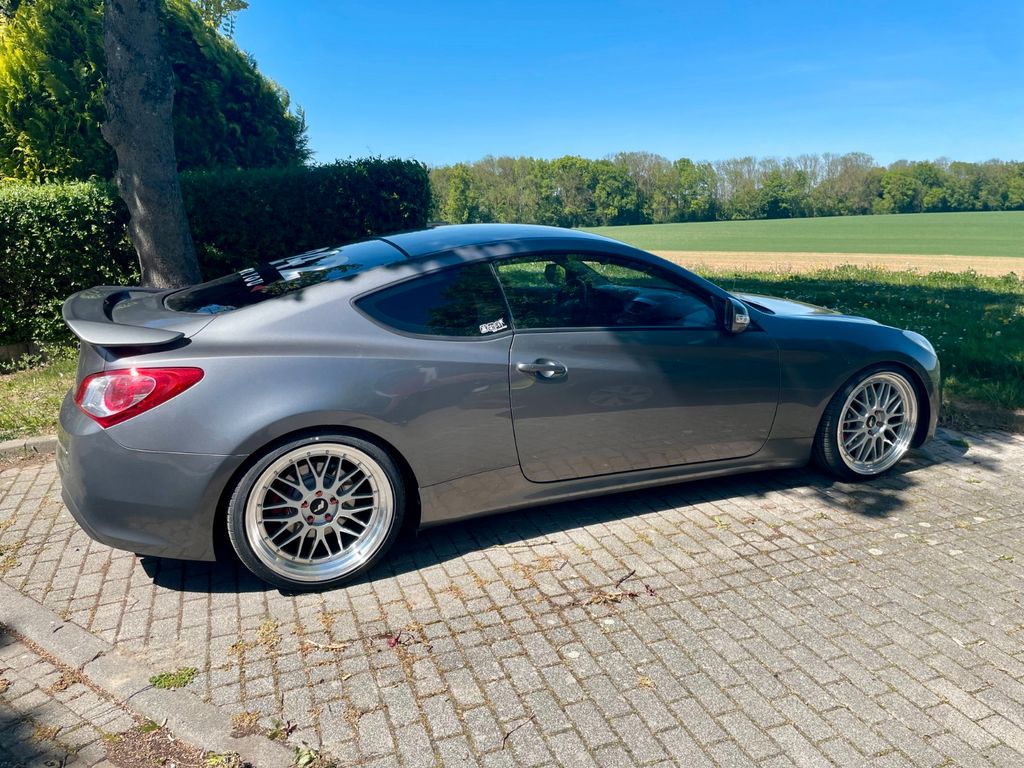 Hyundai Genesis Coupe 3.8 V6 - KW V3, JR23 Felgen etc.