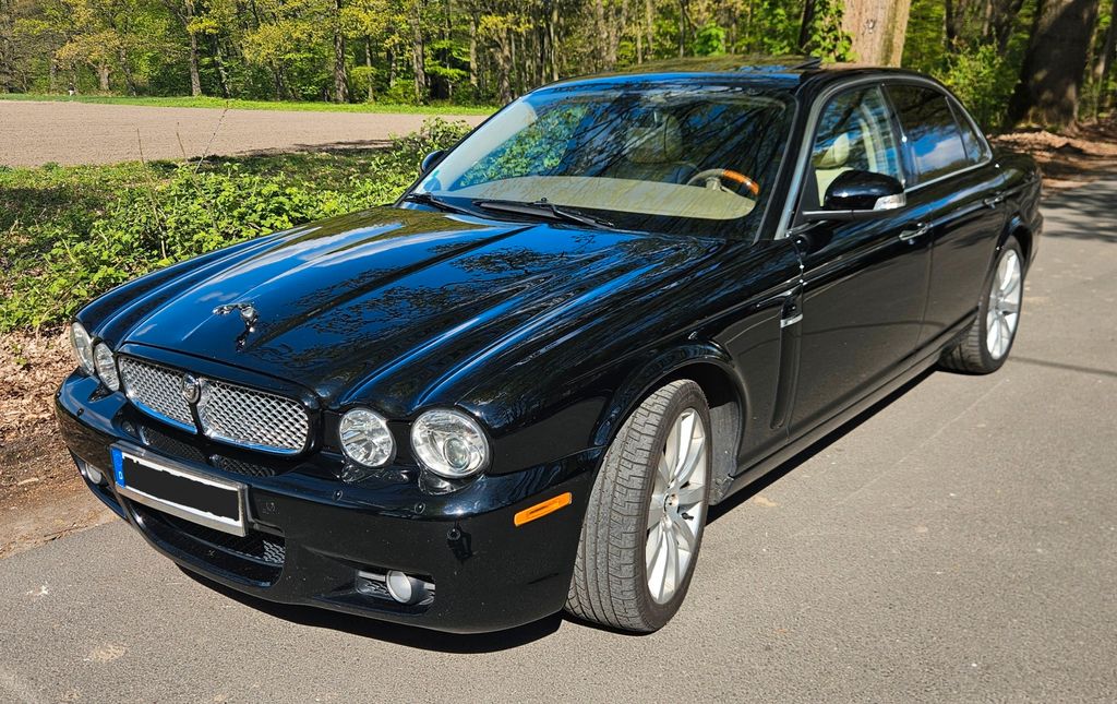 Bild des Angebotes Jaguar XJ8 4.2 Liter Sovereign Sovereign
